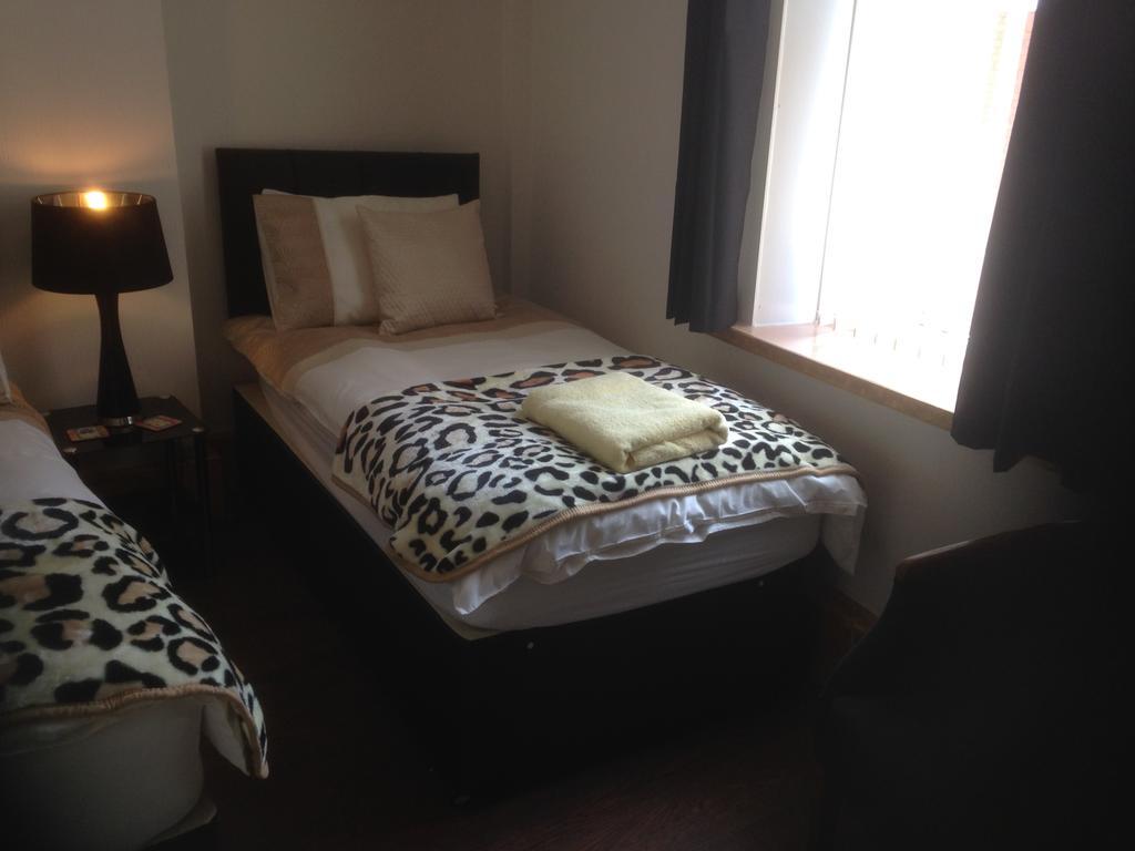 Sutton Park Guest House Блекпул Екстериор снимка