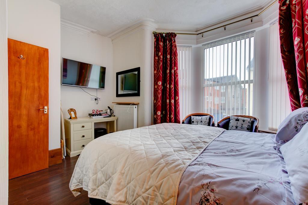 Sutton Park Guest House Блекпул Екстериор снимка